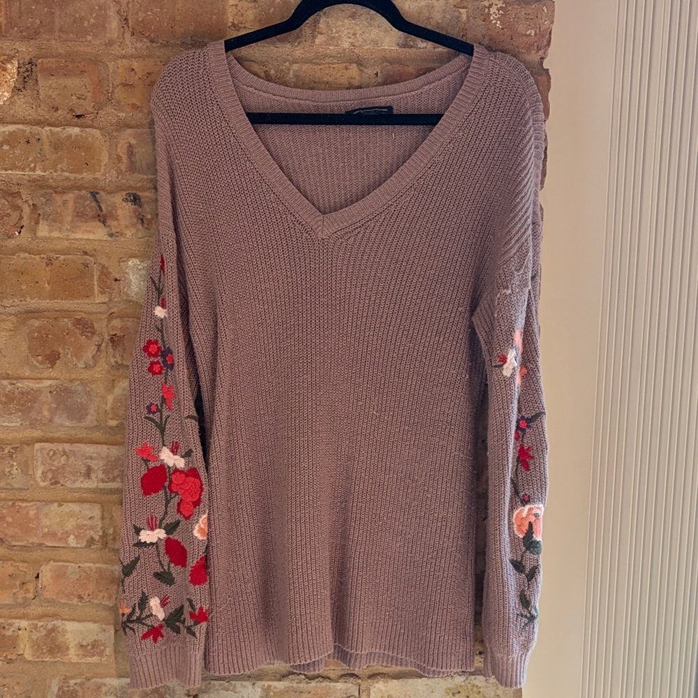 American Eagle Outfitters V-Neck Sweater - Dusty Pink with Floral Embroidery